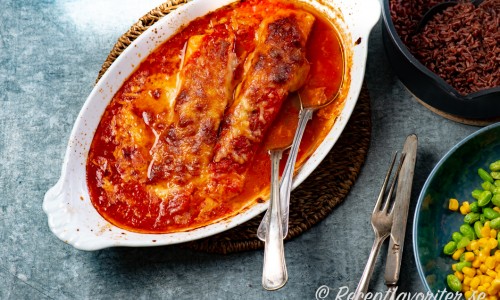 Gratinerad lax i tomatsås med mozzarella i form