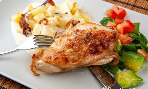 Grillad kyckling med potatisgratäng och sallad