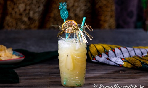 Havanna Beach cocktail i longdrink glas med torkad lime