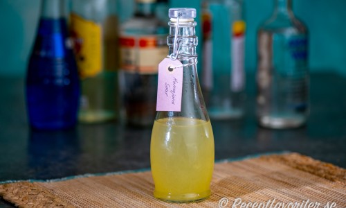 Hemgjord sour-mix i flaska