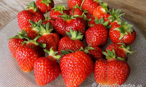 Svenska jordgubbar blir extra söta då de mognar fint långa ljusa dagar. 