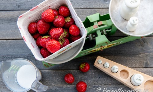 Ingredienser till jordgubbskräm