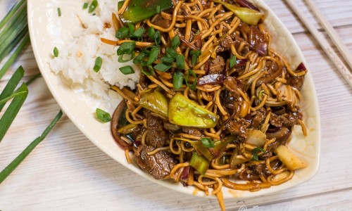 Kinesiska recept och mat som wok med mera