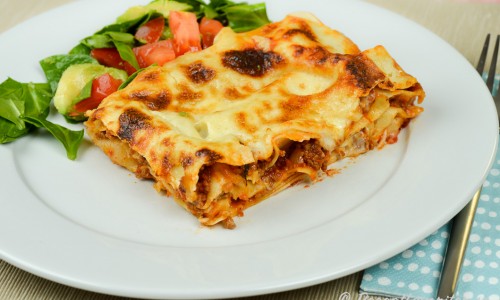En klassisk lasagne fylld med köttfärs- och tomatsås samt ostsås. 
