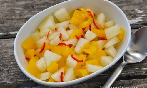 Melonsalsa - en slags melonsallad - här med honungsmelon, gul paprika och röd chili. 