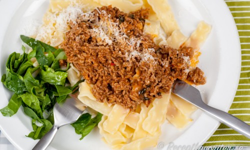 Nötfärssås - en köttfärssås med nötfärs till pasta. 