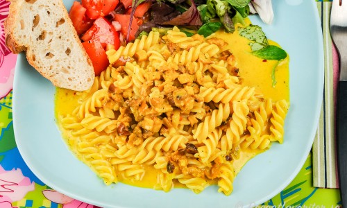 Vegetarisk pastasås med sojafärs och curry