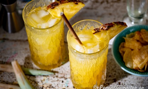 Patron Pineapple longdrink i glas med ananas och sugrör