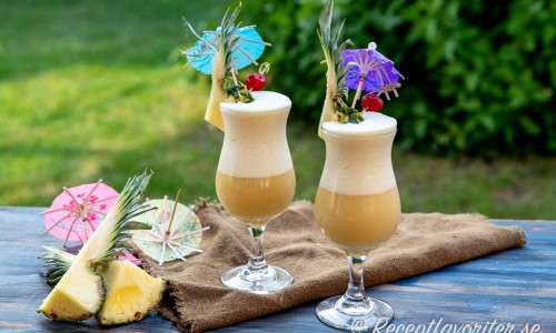 Två Piña Colada cocktails  