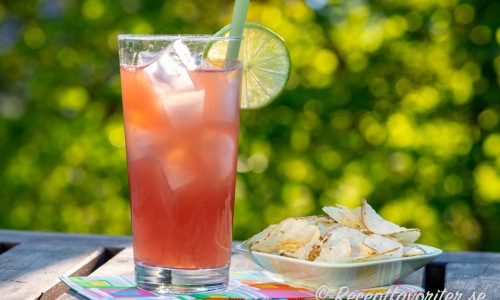 Sea Breeze - en klassisk cocktail med vodka, tranbärs- och grapefruktjuice