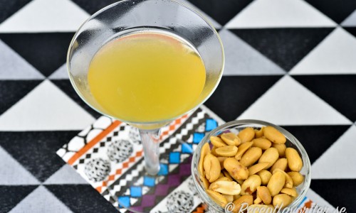 Sidecar cocktail med konjak, apelsinlikör och färskpressad citron. 