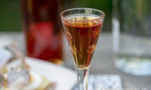 Recept med snaps som Johannesörtssnaps ovan