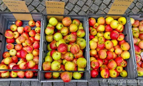 Några goda svenska äpplen att laga äppelmos på.
