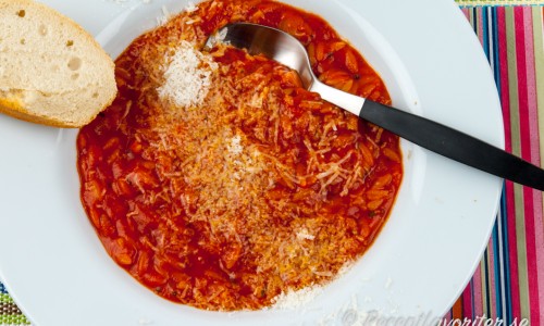 Tomatsoppa med risoni och parmesan