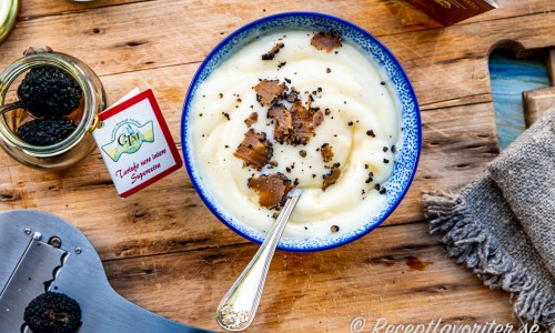 Tryffelmajonnäs i skål