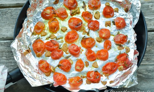 Ugnsbakade små tomater i panna
