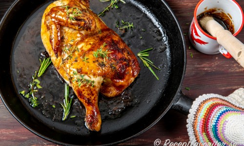 Stek en halv majskyckling eller dela på en hel kyckling och stek två halvor. Eller stycka i delar. 