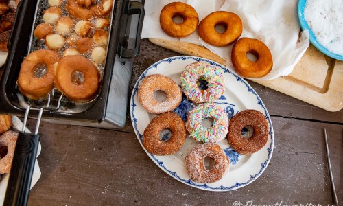 Veganska doughnuts eller munkar i fritös