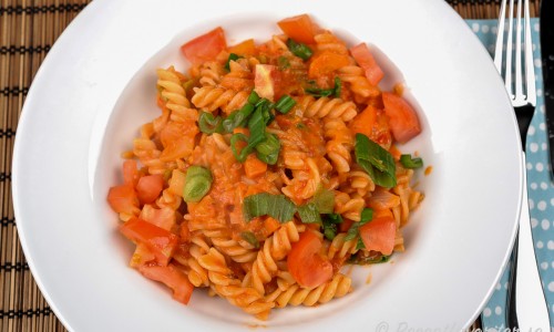 Vegetarisk pastasås - här med pastaskruvar men du kan laga med valfri pasta. 