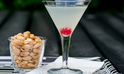 White Lady med cocktailbär och rostade nötter till.