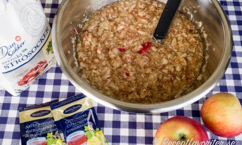 Blanda äpplen i bitar med vatten så blir de till dricka eller saft. 