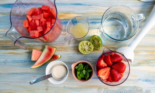 Ingredienser till Aqua frescan: vattenmelon i bitar, färskpressad lime, socker, mynta och jordgubbar. 
