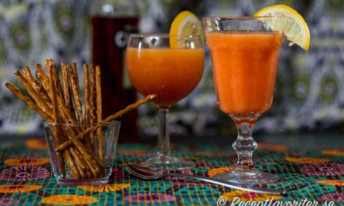 Campari med färskpressad apelsinjuice blir en god fördrink, välkomstdrink eller longdrink