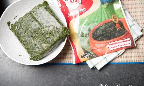Molokhia påminner om spenat. Här hackad och fryst. Finns på välsorterade butiker med arabiskt sortiment. 