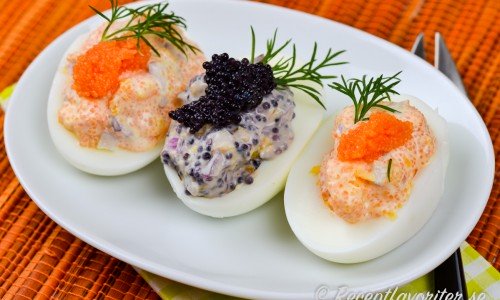 Ägghalvor med rom på assiette
