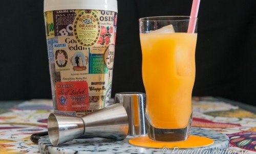 Havanna Caribbean drink med rom, Cointreau och apelsinjuice. 