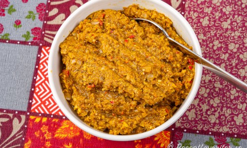 Hemgjord indisk currypasta i skål