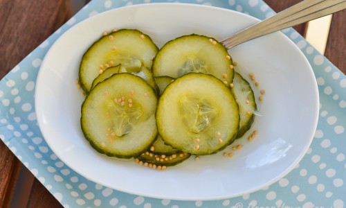 Inlagd gurka med smak av senapsfrö är gott till husmanskost som vanlig inlagd gurka. 