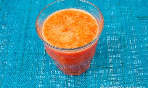 Apelsin- och jordgubbsjuice i glas