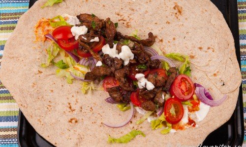 Arabiskt tunnbröd - Libabröd toppad med fyllningen