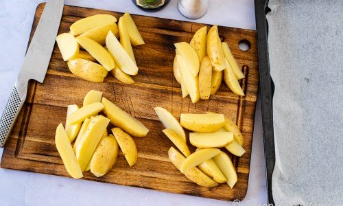 Räkna ca 200 gram potatis per portion. Dela gärna upp innan så du ser att du har fyra portioner. 