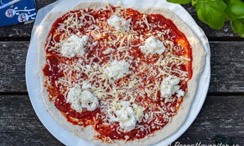 Du kan även blanda riven mozarella och färsk mozzarella. 