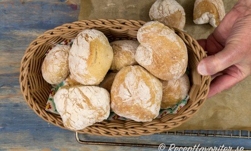 Morotsfrallor i brödkorg