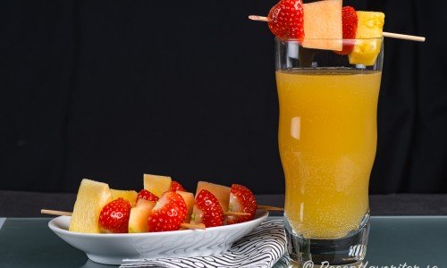 En Päron Colada med fruktspett. 