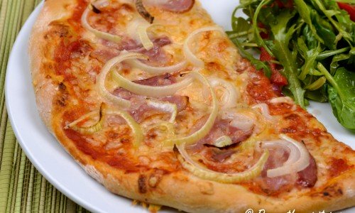 Pizza Maffia med bacon och lök