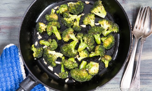 Rostad broccoli med olivolja och vitlök är gott som tillbehör till det mesta. 