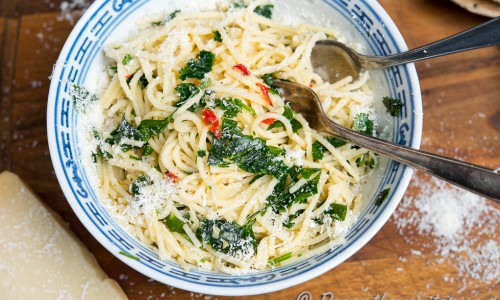 Spagetti med chili, vitlök och persilja - en pasta för alla som är i behov av stark chili.