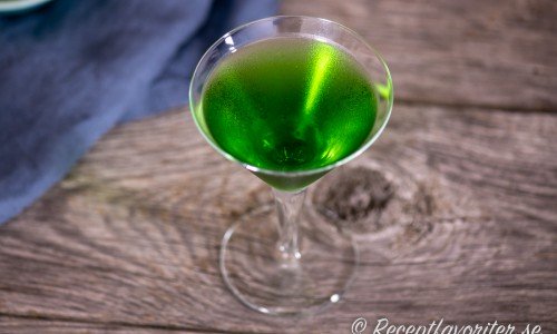 Grön Stinger - en duo cocktail av konjak och grön Créme de menthe. 