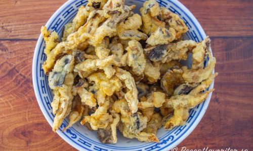 Friterad ostronskivling - tempura - med knaprig och spröd. 