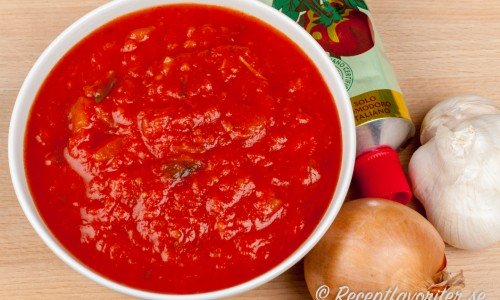 Tomatsås i skål