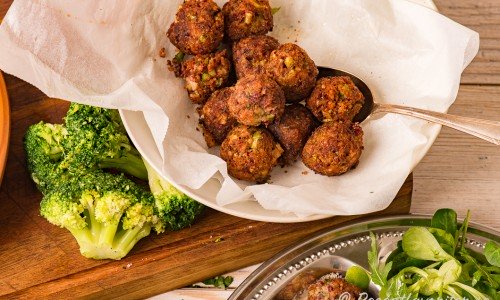 Nyfriterade vegobullar serverade i skål. 