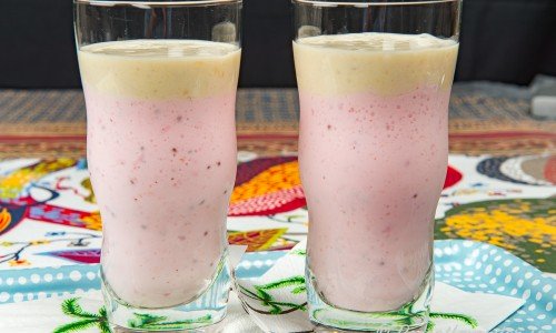Vinbärssmoothie - mixad i två lager - i glas