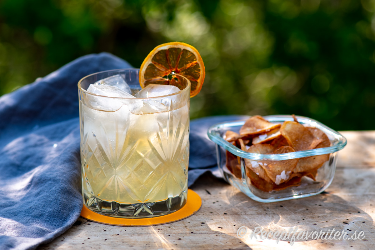 Melonlikör och färskpressad citron passar mycket bra ihop med gin, is och ingefäran i Ginger Ale. 