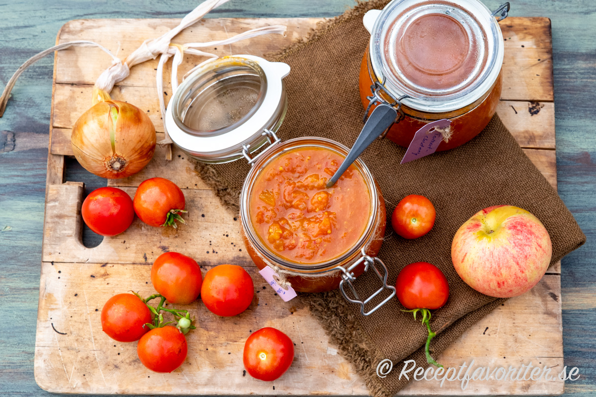 Chutney med tomat blir mycket kryddig och passar som tillbehör till det mesta. 