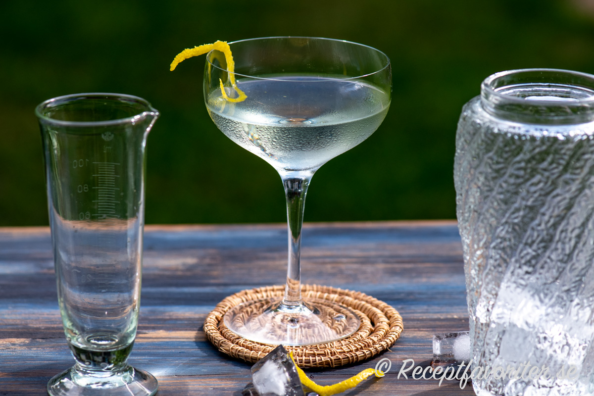 Vesper är en variant på Martini med vodka, gin och Lillet Blanc. 
