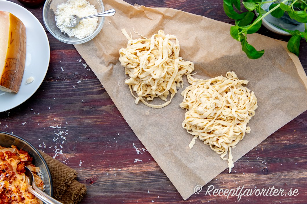 Färsk tagliatelle pasta